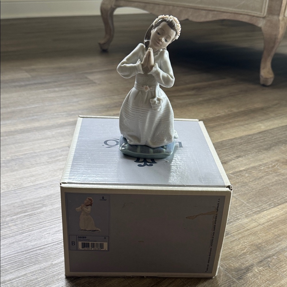 Lladro Communion Prayer - girl